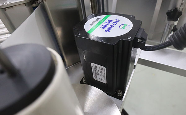 雙側面貼標機器,側面貼標機,全自動(dòng)貼標機